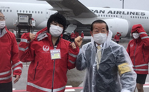 日本贈124萬劑AZ疫苗抵台！謝長廷再致謝：台日關係就像親兄弟