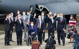 快訊》美國3參議員訪台 宣佈將捐贈台灣75萬劑疫苗