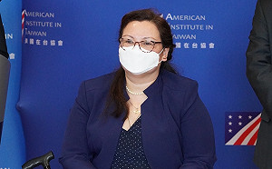 達克沃絲化磨難為力量 從軍從政經歷過人