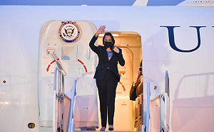 賀錦麗海外訪問處女航出包 自爆空中祈禱「還好」