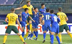 足球／2次交手都進球！高偉傑破門　中華隊1:5敗榜首澳洲