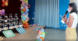 (影) 高雄一國小畢業典禮遭諷像告別式 校長深夜澄清向家長師生致歉