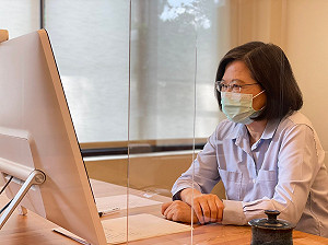 炒作高端股票 蔡英文批抹黑：我沒在買股票、我家人也沒有在買