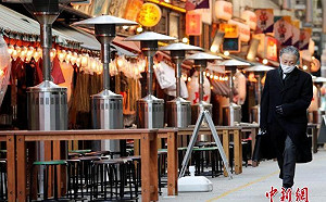 日本近3個月內至少500人死在醫院外 老人成疫情最大受害者