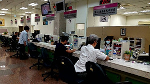 配合全國疫情三級警戒延長 持續暫緩停居留到期者臨櫃辦理