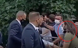 （影）甩馬克宏巴掌遭判監禁4個月　5年禁持武器、褫奪公權3年