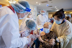 視察新北長照機構疫苗施打 侯友宜：估一週內將3.4萬劑打完