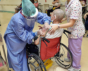 保護最脆弱的長者 嘉市長照機構12日起接種AZ疫苗