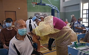 桃市長者疫苗開打 第一輪開放88歲以上接種 鄭文燦：預估出席率達6成5