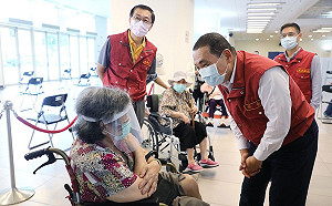 新北85歲以上長者接種疫苗 侯友宜：接種率約6成