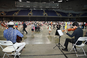 藝文界「藝起撐醫護」 高雄巨蛋奉獻藝術能量撫慰人心