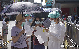 三級警戒》加速檢驗量能！指揮中心：補助社區篩檢站50台PCR檢驗儀器
