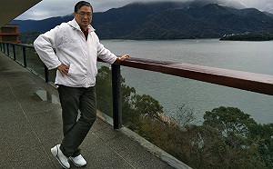 馬西屏帶95歲父打疫苗！曝現場「災難」狀況：醫護警察真了不起