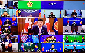 隔空巴掌！岸信夫當中國防長的面 喊話台海和平