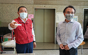 侯友宜訪視泰博公司快篩製造   關心生技產業整備情形