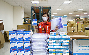 正能量挺醫護！雨揚老師捐贈上萬件防疫物資給醫院