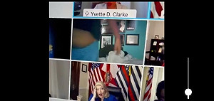 在家工作狀況多！美國會議員出席視訊聽證會 不但著睡衣還露大肚喃