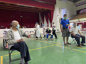 第二波長輩疫苗接種開打 高市87歲以上接種率達65.7%