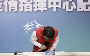 開放鄰長施打挨批綁樁  盧秀燕90度鞠躬「我決策我負責」