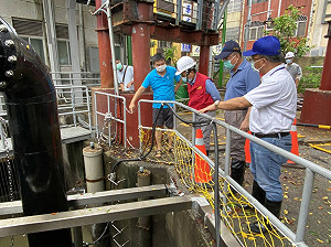 大雷雨襲擊高雄  水情中心三級開設.副市長坐鎮防洪