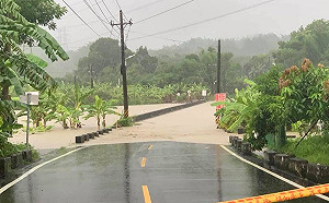 大雨「封橋」！台南左鎮路坍、樹倒、橋沒 多座橋梁封閉暫停通行