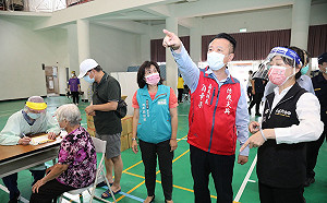 反打潮？嘉義縣75歲以上長者開打 翁章梁：疫苗很珍貴 趕快接種才有防護力