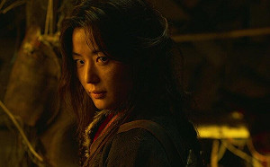 (影) 全智賢化身弓箭手殺喪屍！Netflix《屍戰朝鮮》特輯7月上線