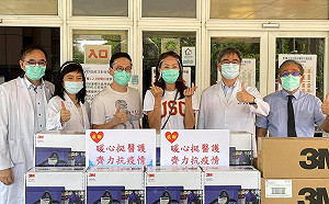 賈永婕自爆募新玩具 董事長公公慨捐7影像喉頭鏡