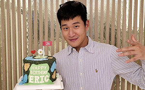 周興哲26歲生日大方放閃！甜曬趙岱新依偎合照