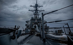 美軍神盾艦穿越台海 中國外交部嗆：搞軍事橫行自由