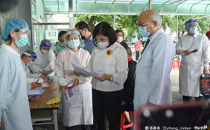 雲林縣明啟動疫苗快打站 保護蔬菜運輸業者