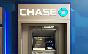 天外飛來鉅款? 美國女子ATM領錢 意外發現帳戶多了10億美金