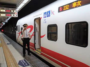 台鐵8400萬新制服「年底發放」！最新設計曝光