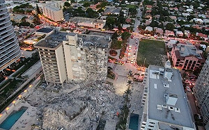 (影) 邁阿密大樓坍塌 瞬間變成殘垣斷瓦 目擊者：彷彿911當時場景