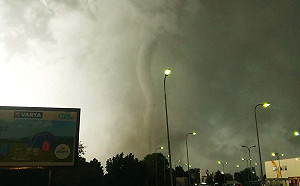 捷克史上最強龍捲風 至少5死數百人傷