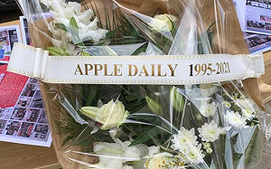 無國界記者組織抬棺抗議  譴責香港新聞自由死亡