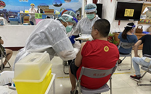 屏東枋山啟動疫苗速打站 共篩檢804人PCR送檢中