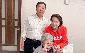 黃曙光榮退 黃珊珊透露:兩人同屬雞很會鬥 從小就打過架