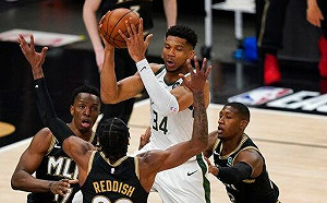 NBA/字母哥意外受傷  老鷹扳倒公鹿