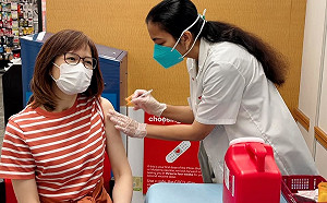 中天主播周玉琴赴美打疫苗！入境4小時打完第一劑：過程極簡單