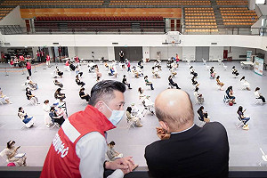 蘇貞昌觀摩新竹市疫苗接種:通知、動線、服務都五星級