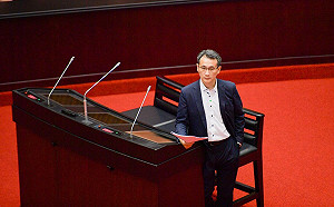 鄭運鵬被藍白紅粉譏怎當選？網代回嗆：票多的贏