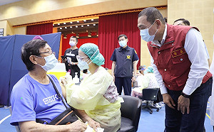 新北疫苗接種線上預約逾8.3萬人 侯友宜:剩下的2萬多劑留下一波施打