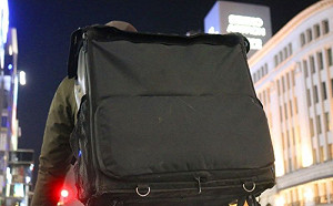 外送員「送餐後卡原地」！理由曝光