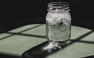 為何氣泡水比汽水還貴？內行曝關鍵