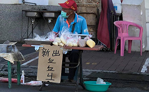 屏東阿公賣「ㄆㄆㄐㄧ」網友看不懂 客家人解答：很好吃