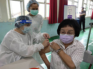 依排序接種疫苗 中市最高齡議員張瀞分：不應讓人民活在恐懼中