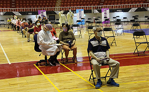 陳其邁持續照顧前線醫護 支援社區接種津貼再加碼