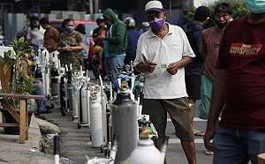 印尼大批醫護施打科興疫苗 病歿數卻不斷上升