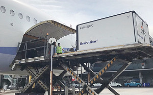 武漢肺炎》62.6萬劑AZ疫苗下午3:40分抵台！效期至10/30